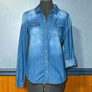 🔥3 for $15 Sale- EUC-Ci Sono long sleeve chambray shirt
